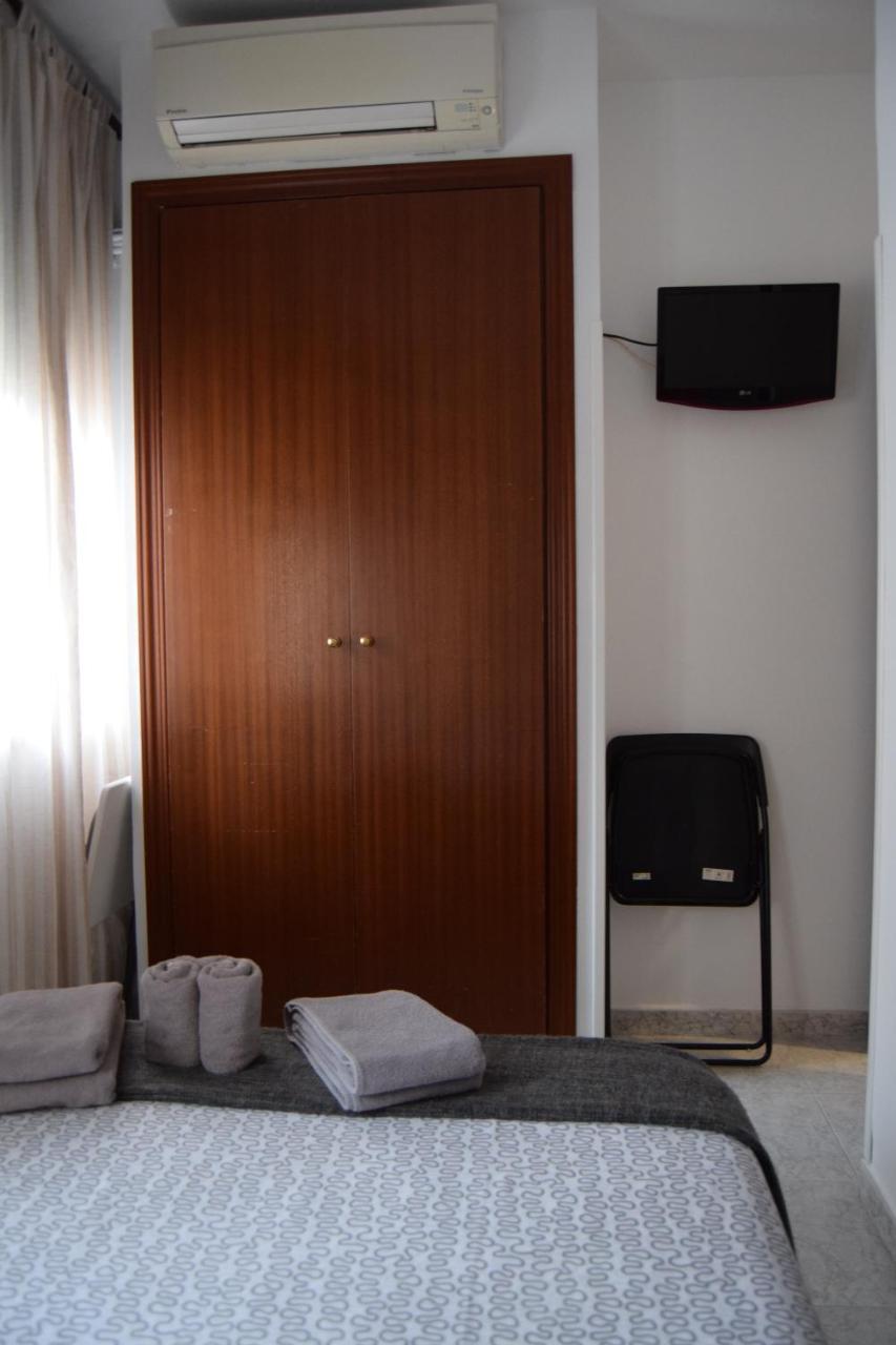 Hostal Rofer Madrid Ngoại thất bức ảnh