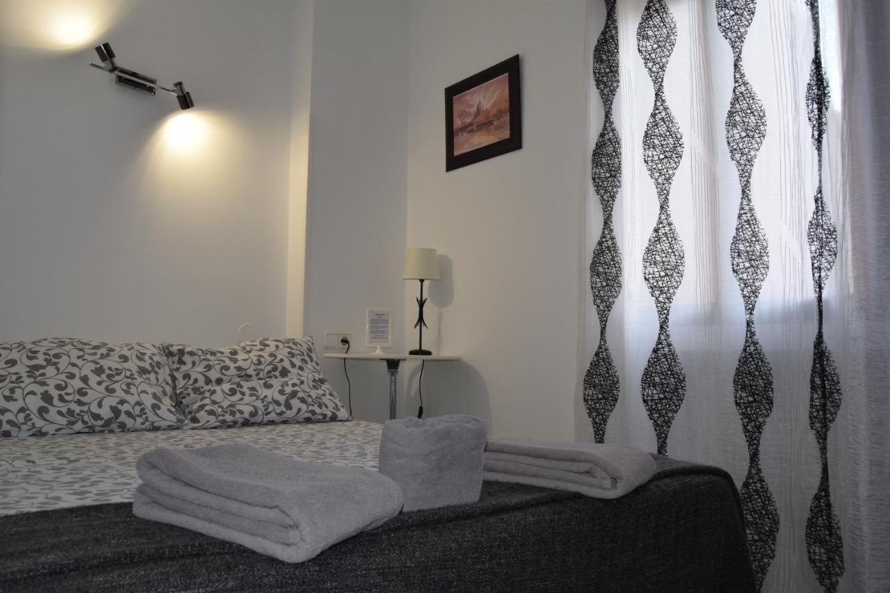 Hostal Rofer Madrid Ngoại thất bức ảnh