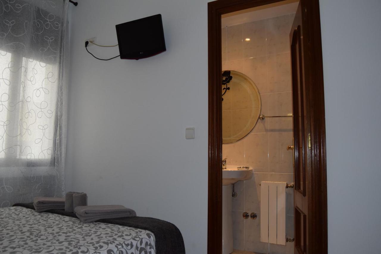 Hostal Rofer Madrid Ngoại thất bức ảnh