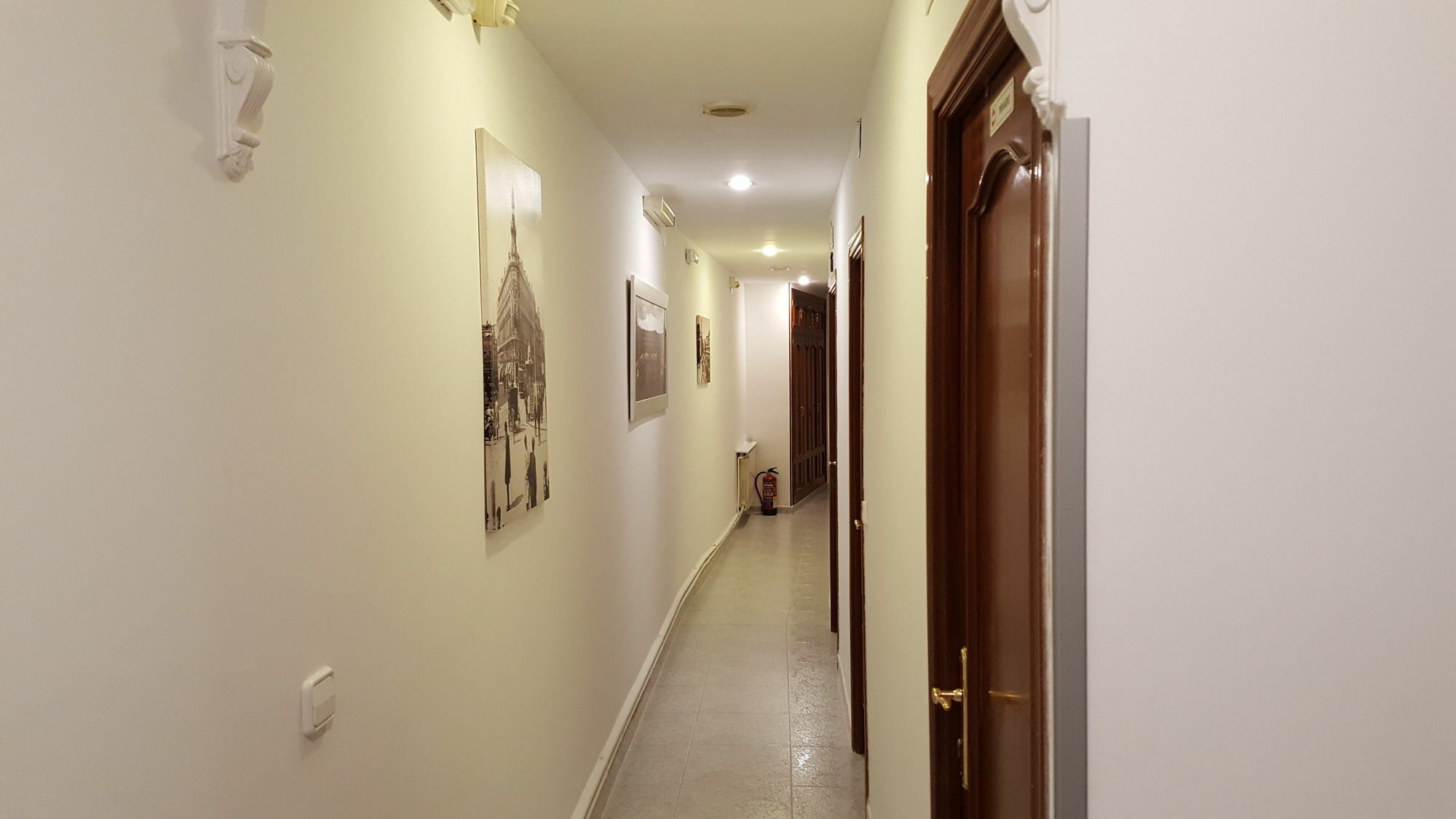 Hostal Rofer Madrid Ngoại thất bức ảnh