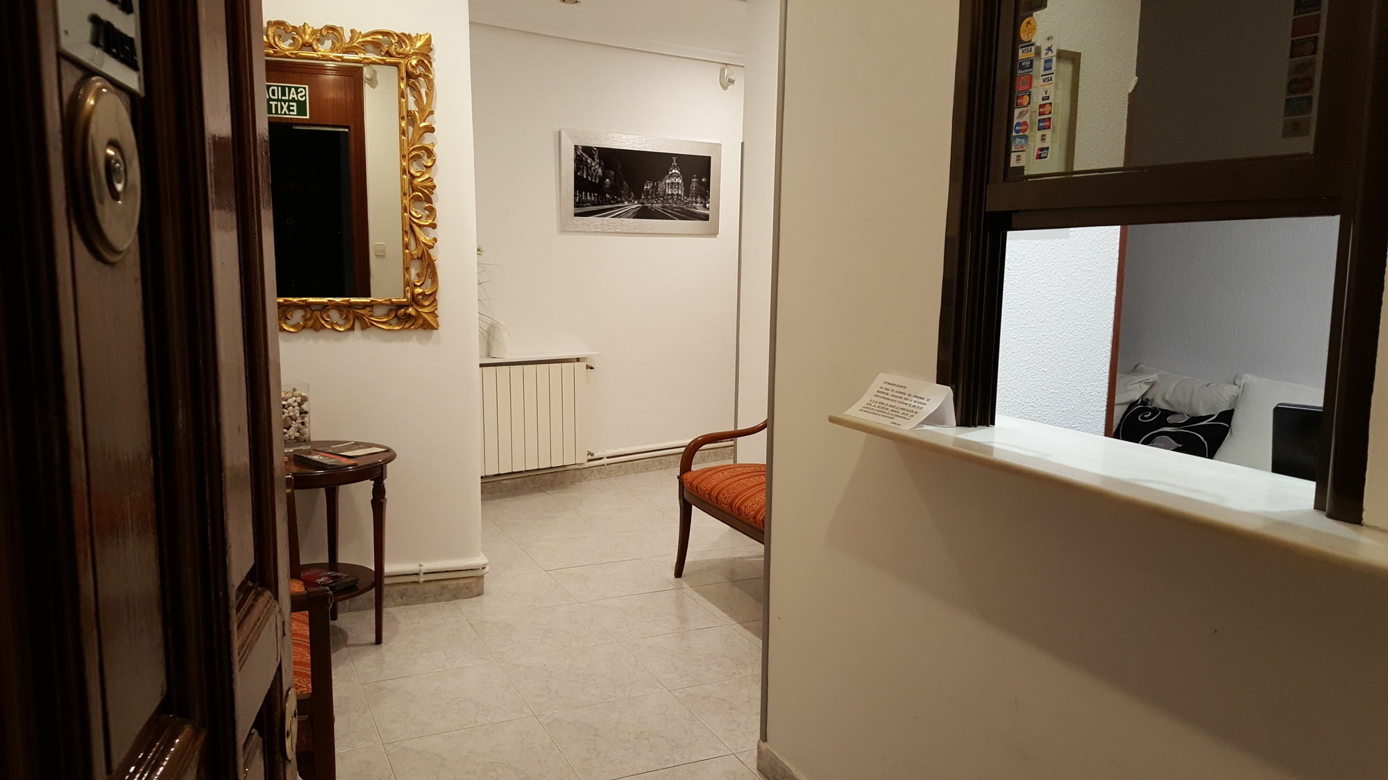 Hostal Rofer Madrid Ngoại thất bức ảnh